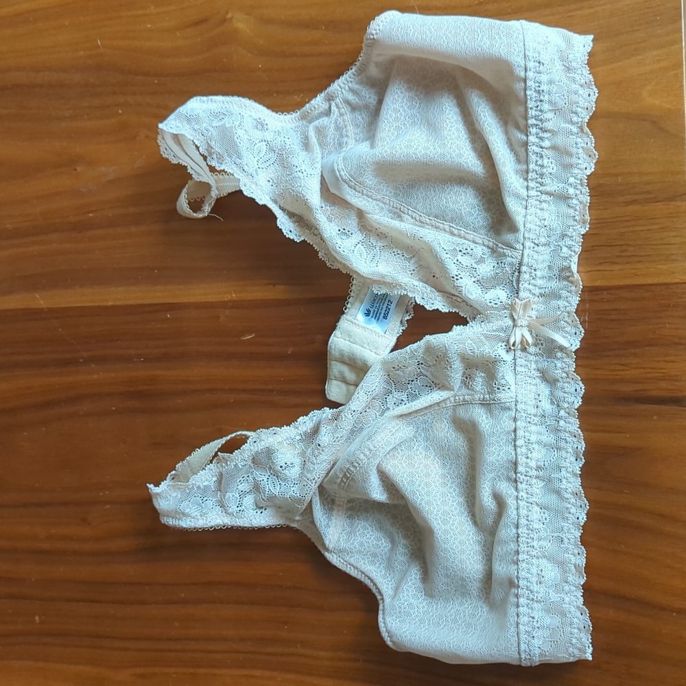 Nude Wacoal Lace Wireless Bra EUC Size 38